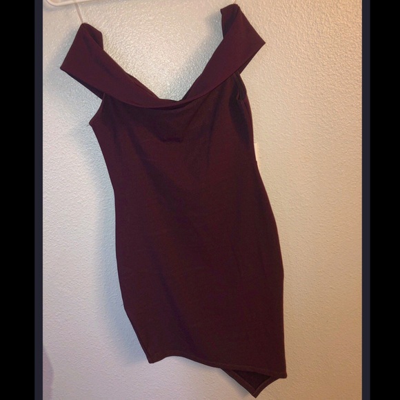 NWOT Off the shoulder dress - Picture 3 of 4